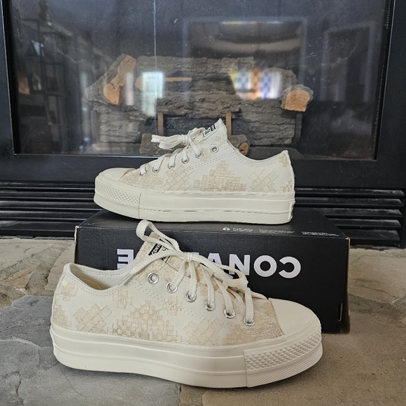 New Converse Chuck Taylor All Star Lift OX SIZE 8.5 - Picture 2 of 4